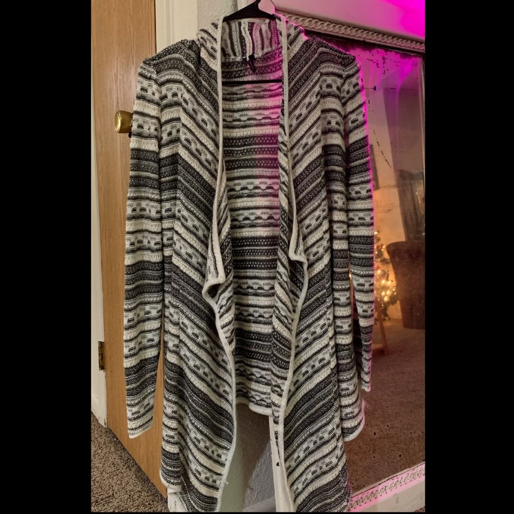 Black/white Maurice’s cardigan XL
